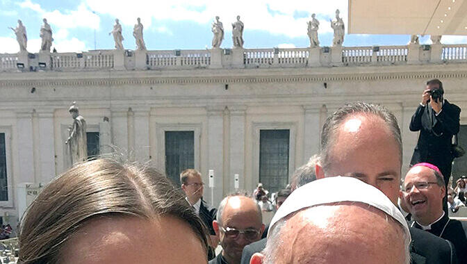 Für die schönste Frau Deutschlands war es ein großer Traum, einmal den Papst zu treffen. Für die schönste Frau Deutschlands war es ein großer Traum, einmal den Papst zu treffen.