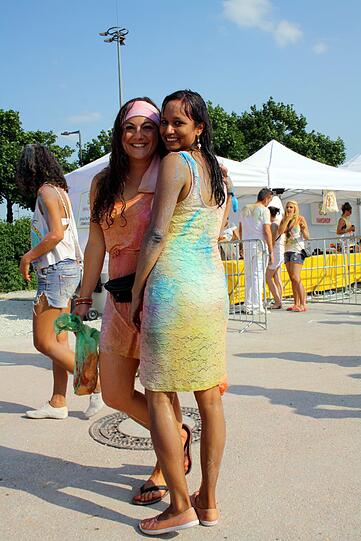 Bunter geht nicht: Das Holi One Color Festival in Riem. Die Bilder.