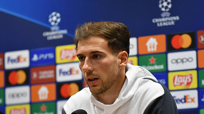 Bayern-Star Leon Goretzka bei der Pressekonferenz am Dienstagabend.