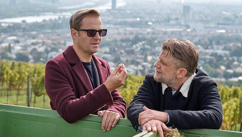 "Blind ermittelt: Tod im Weinberg": Sonderermittler Haller (Philipp Hochmair, l.) und Niko (Andreas Guenther) sorgen für Unruhe in der Weinbauregion.
