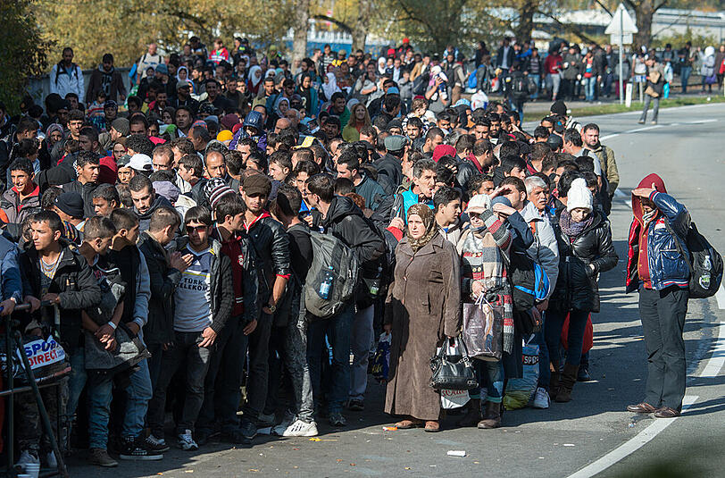 Flüchtlinge an der österreichisch-deutschen Grenze bei Passau: die Bilder.