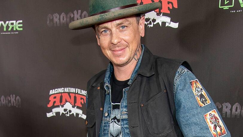 Sid Wilson, hier im Jahr 2021 abgelichtet, hat sich bei einem Unfall Verbrennungen im Gesicht zugezogen.