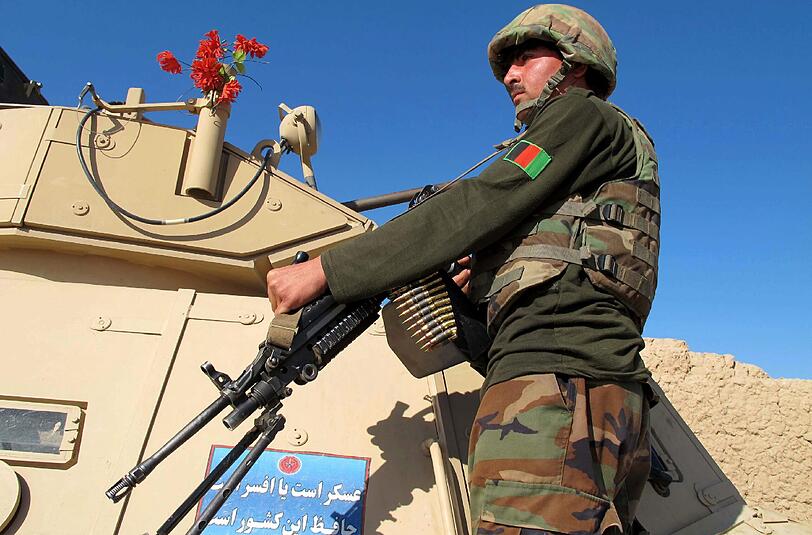 Auf Patrouille im Dienste der Regierung in Kabul: Im Süden Afghanistans haben die Taliban einen weiteren Bezirk erobert.