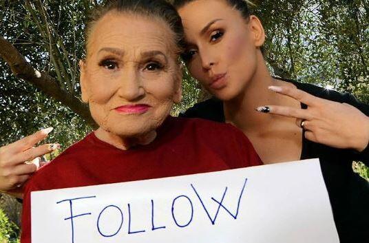 Ein tolles Team: Oma und Enkelin