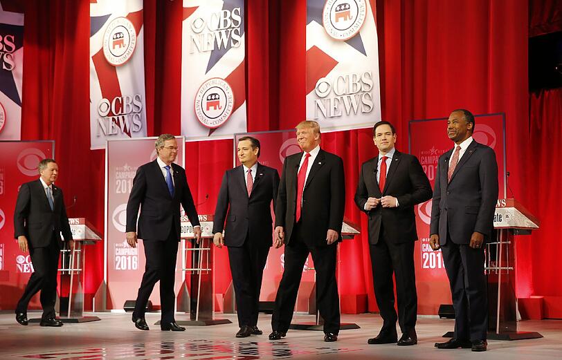Trump setzte sich im Vorwahlkampf gegen 16 Mitbewerber durch, teils hoch favorisierte Politprofis wie Jeb Bush oder John Kasich.