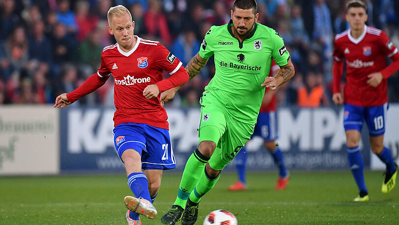 Hachinger Spielmacher: Sascha Bigalke (li.), hier gegen Löwe Sascha Mölders. Hachinger Spielmacher: Sascha Bigalke (li.), hier gegen Löwe Sascha Mölders.
