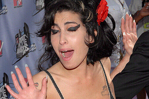 Amy Winehouse droht eine 6 monatige Gefängnisstrafe.