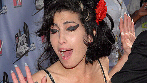 Amy Winehouse droht eine 6 monatige Gefängnisstrafe. Amy Winehouse droht eine 6 monatige Gefängnisstrafe.
