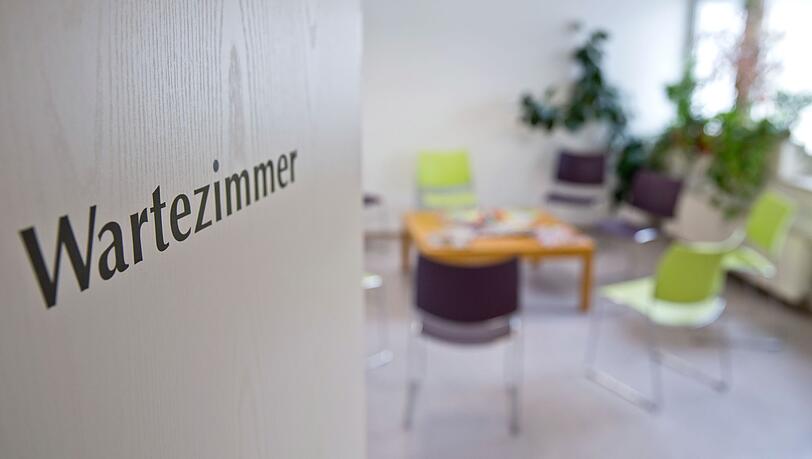 Da bleiben die Wartezimmer leer: Mehrere Regionen in Bayern sind mit Ärzten unterversorgt.