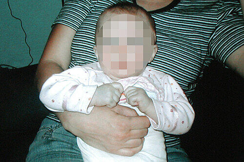Doris F. mit einem ihrer anderen Kinder. Die Frau galt als äußerst kinderlieb, viele Freunde vertrauten ihr ihre Kinder an. &bdquo;Meine Kinder sind mein Ein und Alles&ldquo;, sagt Doris F.