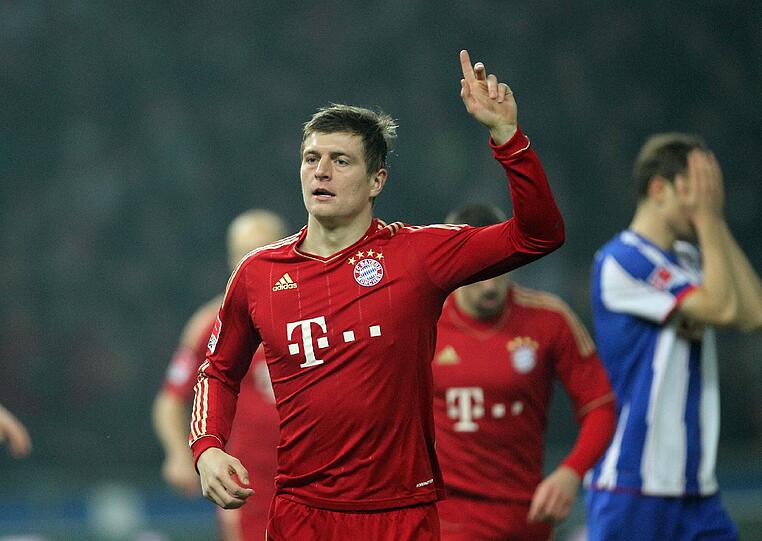 Toni Kroos bejubelt seinen Treffer zum 5:0 bei Hertha BSC. Beim Schnick-Schnack-Schnuck hatte er gegen Franck Ribéry verloren.