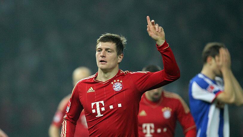 Toni Kroos bejubelt seinen Treffer zum 5:0 bei Hertha BSC. Beim Schnick-Schnack-Schnuck hatte er gegen Franck Ribéry verloren. Toni Kroos bejubelt seinen Treffer zum 5:0 bei Hertha BSC. Beim Schnick-Schnack-Schnuck hatte er gegen Franck Ribéry verloren.