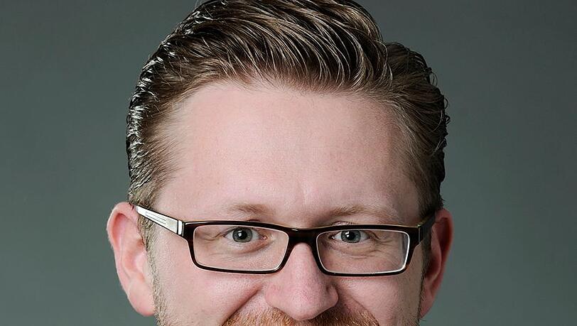 Wolfgang Stefinger (CSU): „Suizidbeihilfe ist ein sehr sensibles Thema. Daher war es gut und richtig, dass sich der Bundestag so intensiv mit diesem Thema beschäftigt hat. Mir ist wichtig, dass mit Tod und Sterben kein Geschäft gemacht werden darf. Das heißt, dass Tod und Sterben nicht durch sogenannte Vereine oder Einzelpersonen organisiert wird. Wir tragen Verantwortung dafür, dass Sterben würdevoll erlebt werden kann. Ich werde daher den Antrag Brand/Griese (Vorschlag 1) unterstützen, der ein Verbot der organisierten Beihilfe regelt.“ Wolfgang Stefinger (CSU): „Suizidbeihilfe ist ein sehr sensibles Thema. Daher war es gut und richtig, dass sich der Bundestag so intensiv mit diesem Thema beschäftigt hat. Mir ist wichtig, dass mit Tod und Sterben kein Geschäft gemacht werden darf. Das heißt, dass Tod und Sterben nicht durch sogenannte Vereine oder Einzelpersonen organisiert wird. Wir tragen Verantwortung dafür, dass Sterben würdevoll erlebt werden kann. Ich werde daher den Antrag Brand/Griese (Vorschlag 1) unterstützen, der ein Verbot der organisierten Beihilfe regelt.“