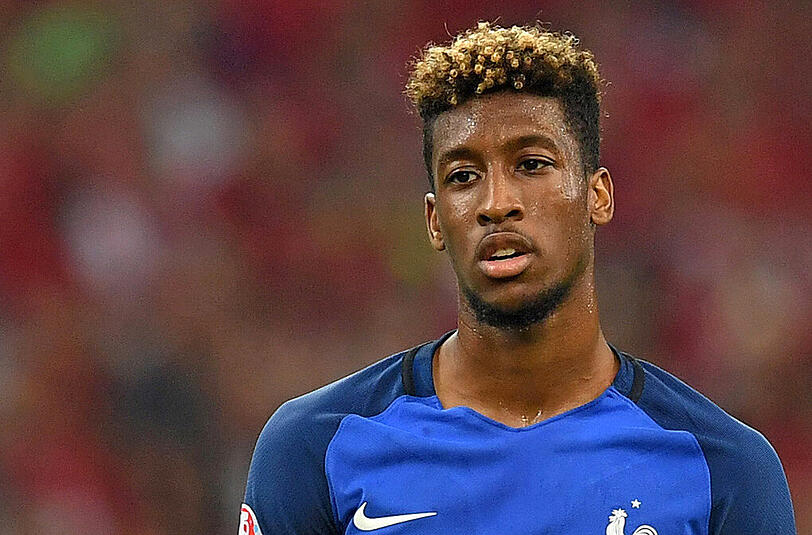 Dort spielt er dann zusammen mit dem Franzosen Kingsley Coman. Sein Wuschelkopf und seine farbigen Spitzen sind in Deutschland bereits bekannt.