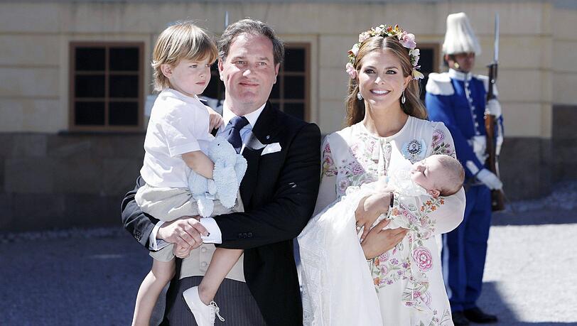 Prinzessin Madeleine mit Prinz Nicolas und Chris O’Neill mit Prinzessin Adrienne. Prinzessin Madeleine mit Prinz Nicolas und Chris O’Neill mit Prinzessin Adrienne.