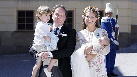 Prinzessin Madeleine mit Prinz Nicolas und Chris O&rsquo;Neill mit Prinzessin Adrienne.