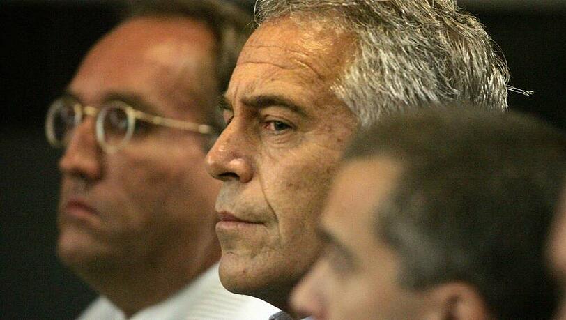 Der Todestag von Jeffrey Epstein jährt sich am 10. August zum ersten Mal. Der Todestag von Jeffrey Epstein jährt sich am 10. August zum ersten Mal.