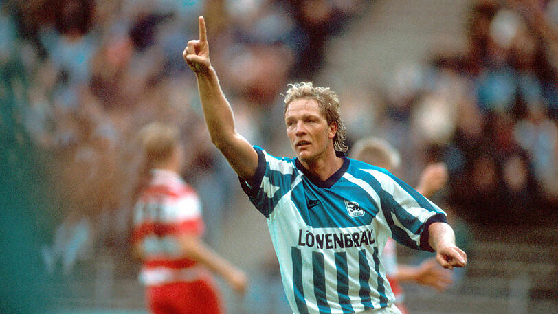 Beim Torjubel: Stürmer Olaf Bodden bejubelt einen Treffer im Trikot des TSV 1860.