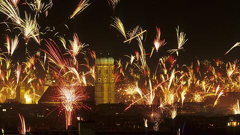 Feuerwerk rund um die Frauenkirche. (Archivbild)