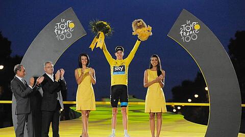 Christopher Froome bei der offiziellen Siegerehrung: Er gewinnt die 100. Tour de France!