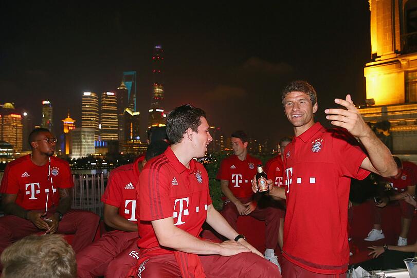 Die Bayern-Stars haben Spaß - über den Dächern von Shanghai. Die Bilder der AUDI Night