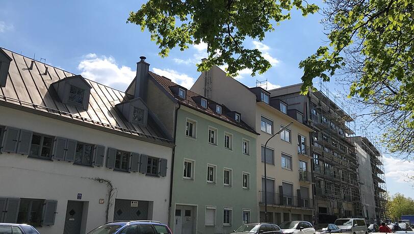 Die angrenzenden Häuser Nummer 71 und 73 werden heuer abgerissen. Die angrenzenden Häuser Nummer 71 und 73 werden heuer abgerissen.