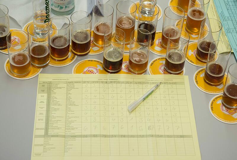 Insgesamt 102 Bier-Experten verkosten in Gräfelfing 1366 Biere aus 45 Laendern in 50 verschiedenen Kategorien. Am European Beer Star duerfen Braueren aus der ganzen Welt teilnehmen die nach der traditionellen, europaeischen Brauart Bier herstellen. Der Gewinner wird am 14.11.12 auf der Brau Beviale in Nuernberg bekannt gegeben.