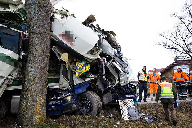 Die Bilder vom Lkw-Unfall in Anger.