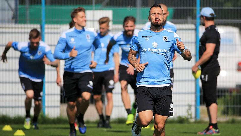 Kam von Hansa Rostock zum TSV 1860 zurück: Löwen-Leader Timo Gebhart (re.).