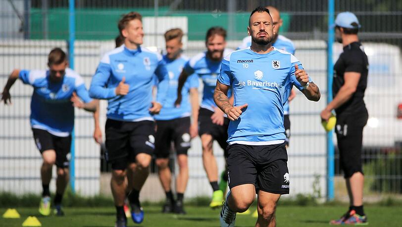Kam von Hansa Rostock zum TSV 1860 zurück: Löwen-Leader Timo Gebhart (re.). Kam von Hansa Rostock zum TSV 1860 zurück: Löwen-Leader Timo Gebhart (re.).