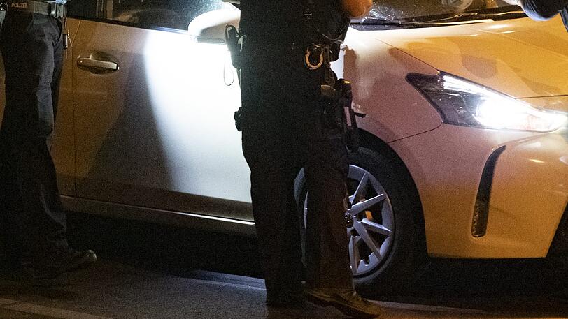 In Garmisch-Partenkirchen hat ein Taxifahrer eine 24-Jährige in seinem Taxi vergewaltigt. (Symbolfoto)
