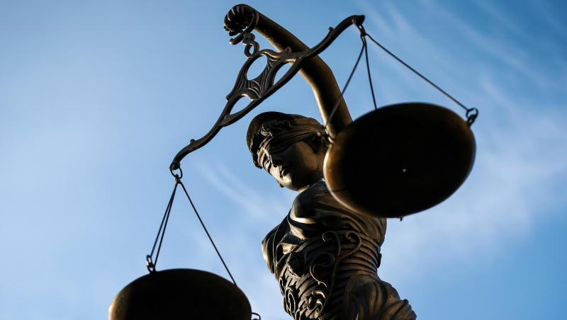 Eine Statue der Justitia hält eine Waage in der Hand. Foto: picture alliance / David Ebener/dpa/Symbolbild Eine Statue der Justitia hält eine Waage in der Hand. Foto: picture alliance / David Ebener/dpa/Symbolbild