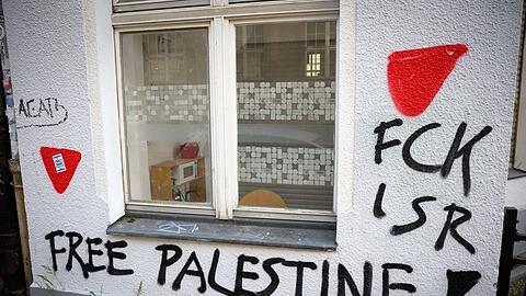 Der Terrororganisation Hamas ordnet der Verfassungsschutz das rote Dreieck zu, das auch h&auml;ufiger bei propal&auml;stinensischen Kundgebungen zu sehen ist. (Archivbild)