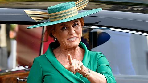 Schreibt sie oder schreibt sie doch kein Buch &uuml;ber ihre Verwicklung in die Epstein-Aff&auml;re? Sarah Ferguson hat entsprechende Berichte &uuml;ber ein Enth&uuml;llungsbuch zur&uuml;ckgewiesen.