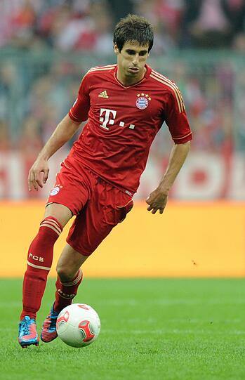An seinem 24. Geburtstag darf 40-Millionen-Transfer Javi Martínez zum ersten Mal für die Bayern spielen. In der 77. Minute löst er Schweinsteiger ab - und beeindruckt mit einem Pass.