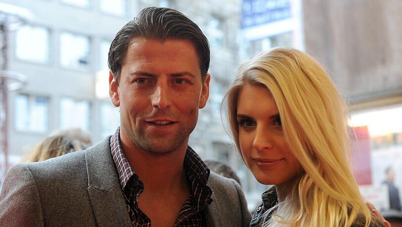 Bild aus glücklichen Tagen: Torhüter Roman Weidenfeller und seine Lisa. Bild aus glücklichen Tagen: Torhüter Roman Weidenfeller und seine Lisa.
