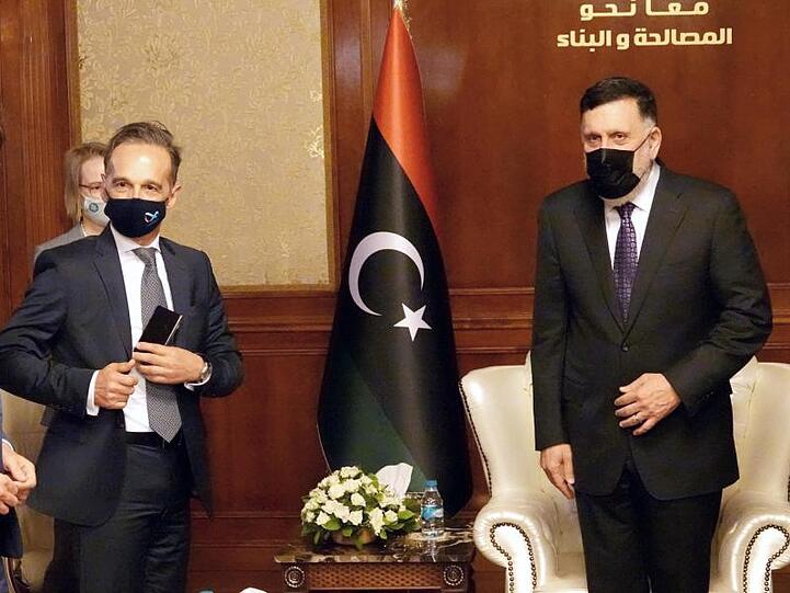 Bundesaußenminister Heiko Maas wird vom libyschen Ministerpräsidenten Fajis al-Sarradsch empfangen.