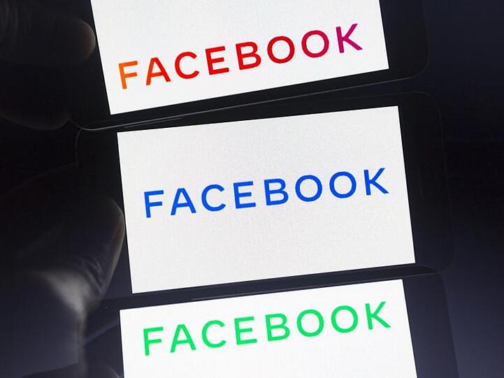 Das neue Firmenlogo von Facebook auf einem Smartphone-Bildschirm.
