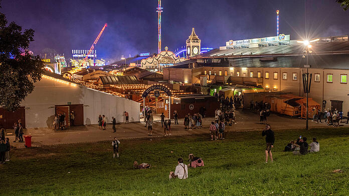 Der Mann und seine Begleitung waren vor dem Vorfall auf dem Oktoberfest unterwegs. (Symbolbild)