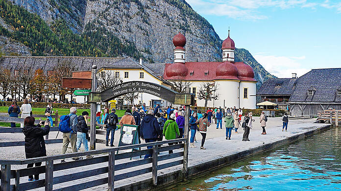 Noch bis Oktober läuft die Saison für Berchtesgaden. Auch dann werden noch Touristen erwartet, wie hier im vergangenen Jahr am Königssee.