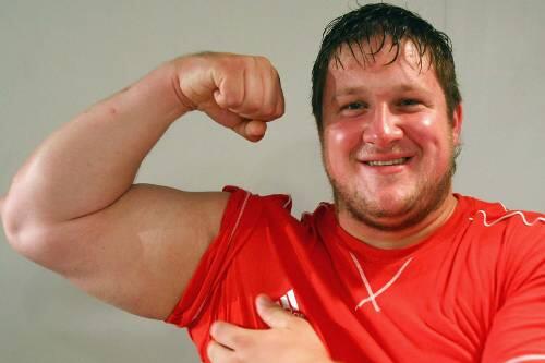 Dicke Arme haben sie beide: Olympiasieger Matthias Steiner und Arnold Schwarzenegger, der früher auch Gewichtheber war.