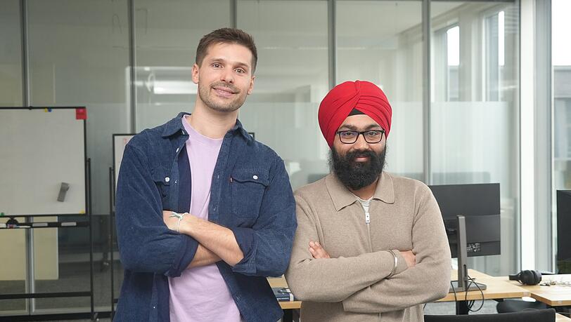 Lionel Rühlemann (l.) und Komaldeep Chahal sind beide Geschäftsführer bei RocketTutor. Sie wollen mit ihrem Tool Kindern und Jugendlichen die besten Chancen auf Bildung bieten.