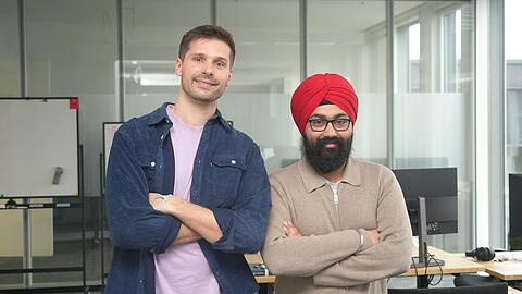 Lionel Rühlemann (l.) und Komaldeep Chahal sind beide Geschäftsführer bei RocketTutor. Sie wollen mit ihrem Tool Kindern und Jugendlichen die besten Chancen auf Bildung bieten.