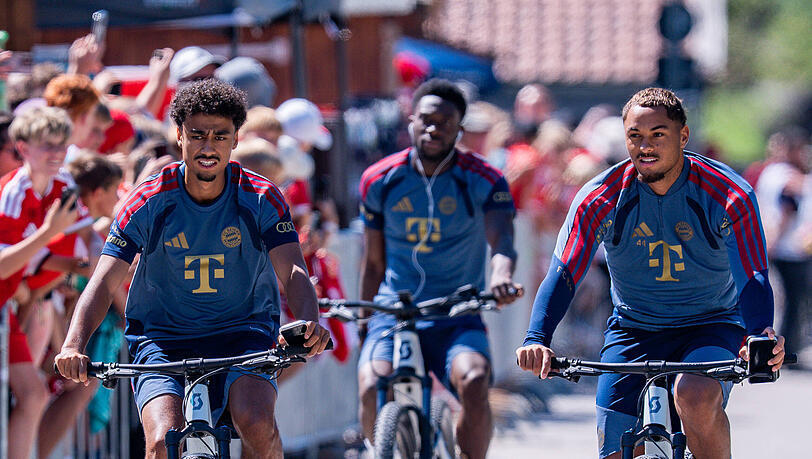 Wer holt sich den Stammplatz als Linksverteidiger? Neuzugang Nathaniel Brown (l.) fordert Alphonso Davies (hinten) heraus. Wer holt sich den Stammplatz als Linksverteidiger? Neuzugang Nathaniel Brown (l.) fordert Alphonso Davies (hinten) heraus.
