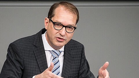 Mit seinem Plan zur Gründung einer Bundesautobahngesellschaft stößt Dobrindt auf Widerstand aus der eigenen Partei