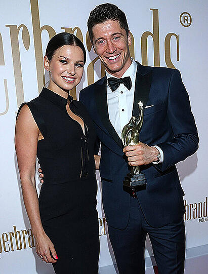 2013 hat sie Bayern-Star Robert Lewandowski (damals noch bei Borussia Dortmund) geheiratet, jetzt ist Anna Lewandowska (geborene Stachurska) im fünften Monat schwanger. Die schönsten Bilder der super-sportlichen Spielerfrau.