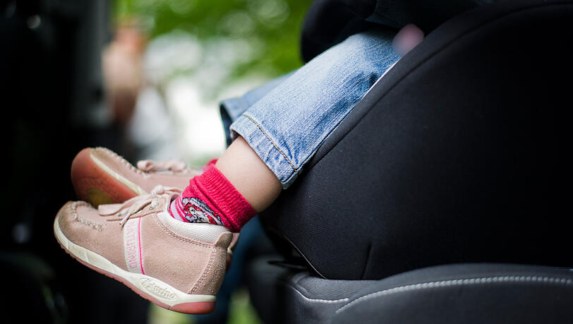 Das Baby saß auf dem Funkschlüssel und sperrte so versehentlich das Auto ab. (Symbolbild) Das Baby saß auf dem Funkschlüssel und sperrte so versehentlich das Auto ab. (Symbolbild)