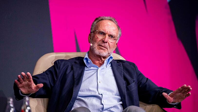 Karl-Heinz Rummenigge spricht während einer Podiumsrunde beim SpoBis-Kongress.