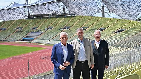Drei für Olympia: Dieter Reiter, Markus Söder und Joachim Herrmann im Olympiastadion.