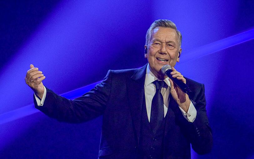 So kennen, so lieben die Fans ihren Roland Kaiser: Live auf der B&uuml;hne. Kaiser ist seit &uuml;ber 50 Jahren im Gesch&auml;ft.